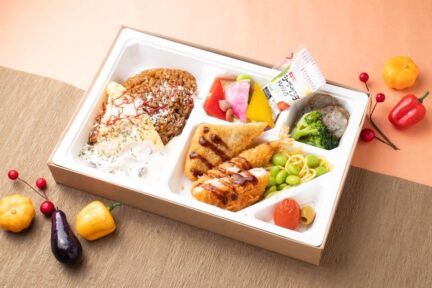 【2023秋弁当】自家製きのこクリームソースの特製オムライス弁当