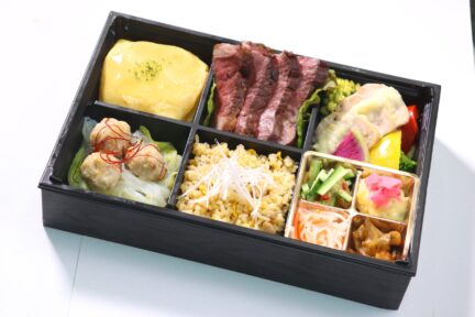 オーガニックビーフステーキ煮込み豚団子弁当